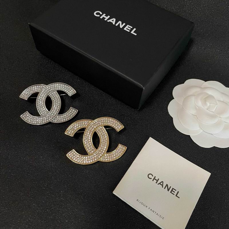 Chanel Brooch 03yxs322